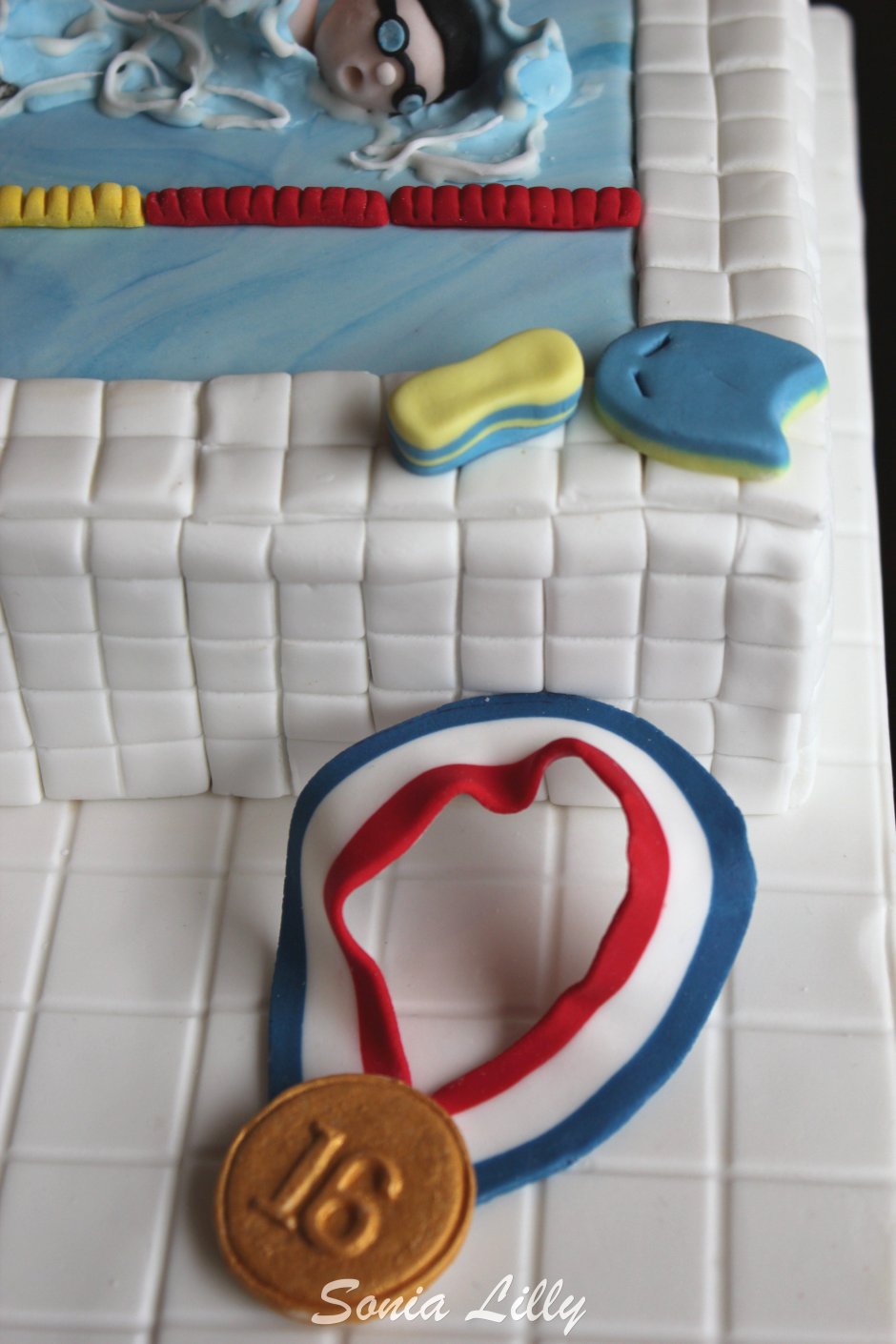 Торт пловец и медаль