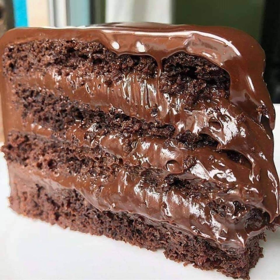 Шоколадные пирожные в разрезе