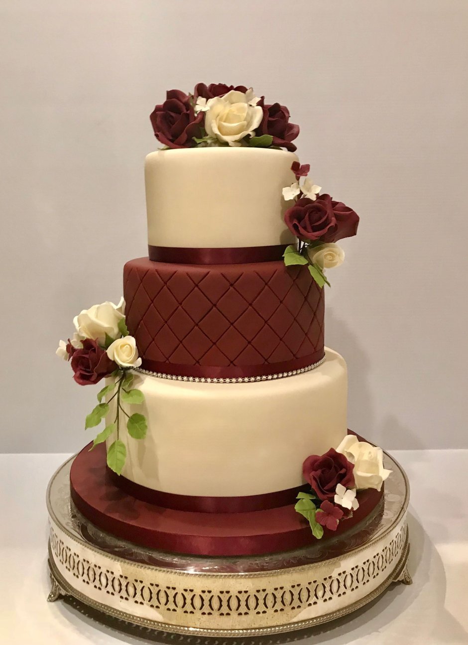 Торт в бордовом цвете