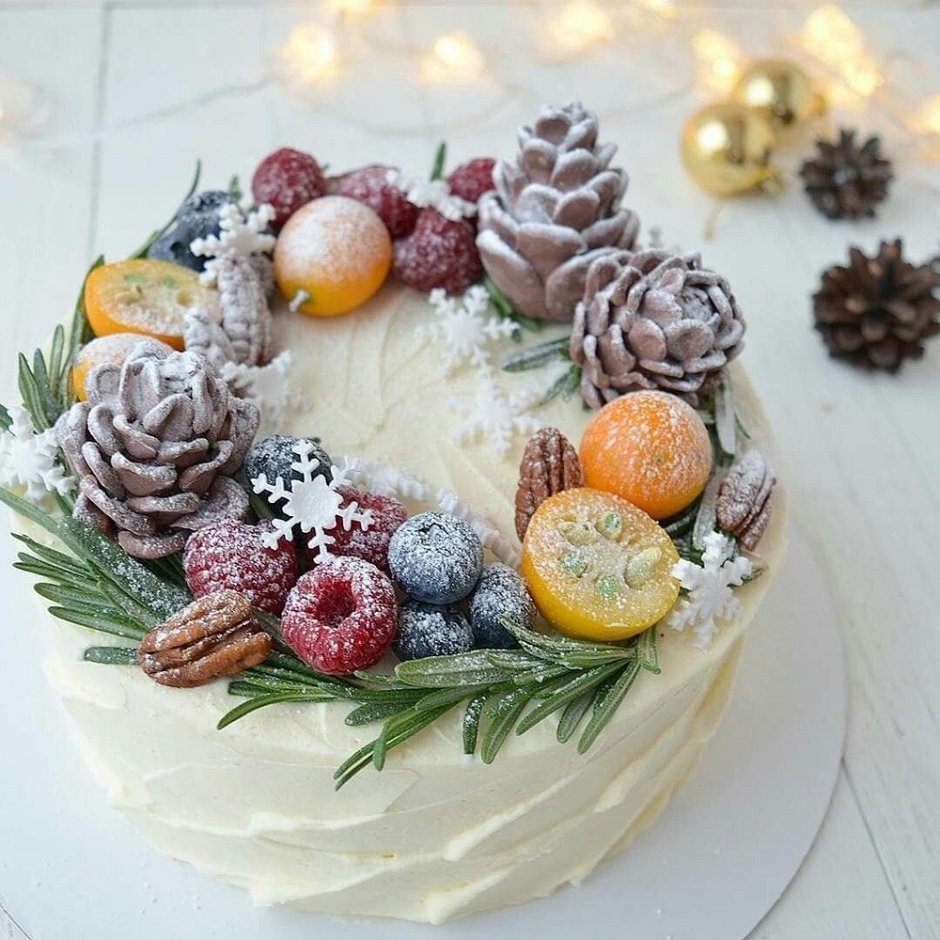 Новогодний меренговый торт
