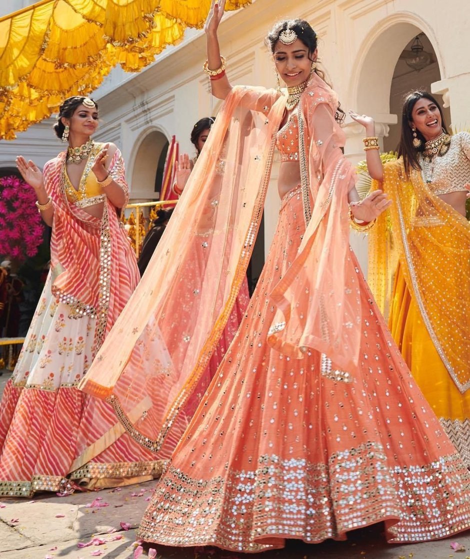 Желтое свадебное платье индийское