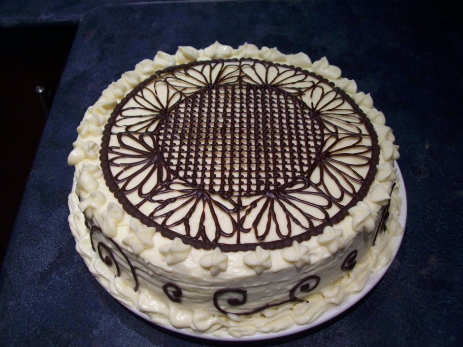 Украшение торта белым шоколадом