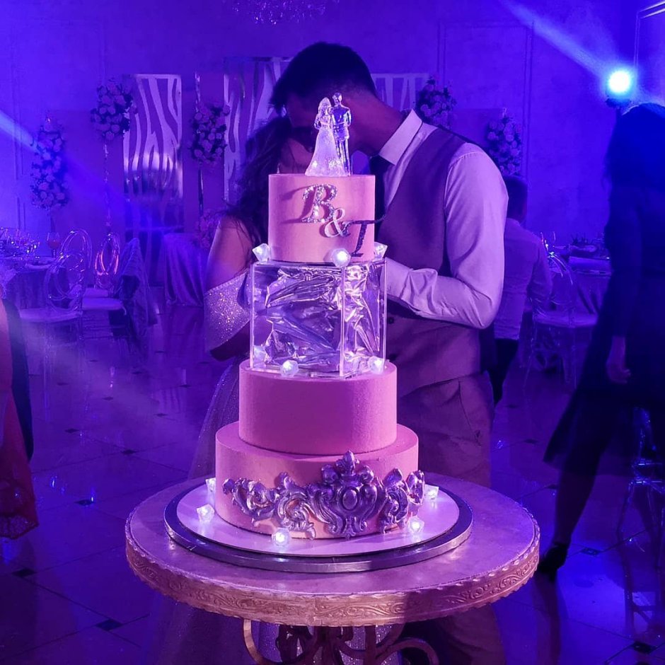 Торт на свадьбу с подсветкой