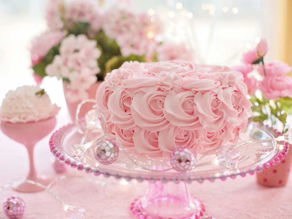 Торт в розовом цвете