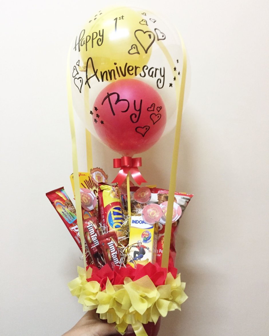 Воздушный шар подарок с конфетами