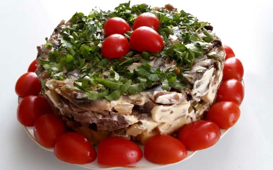 Салат мясной с грибами