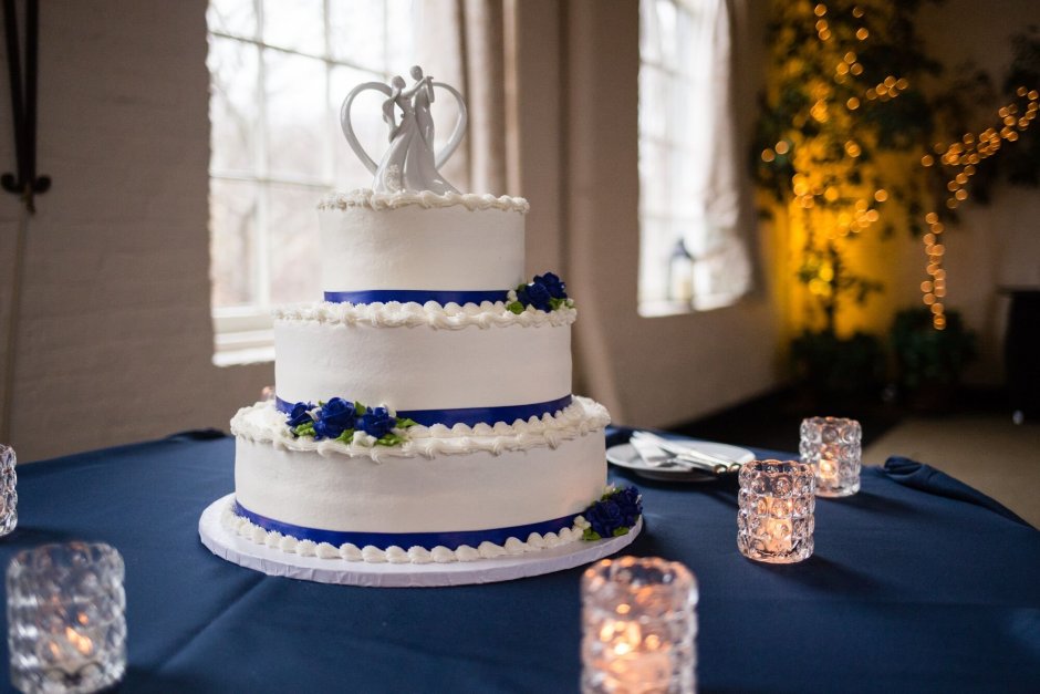 Свадебный торт в синем цвете