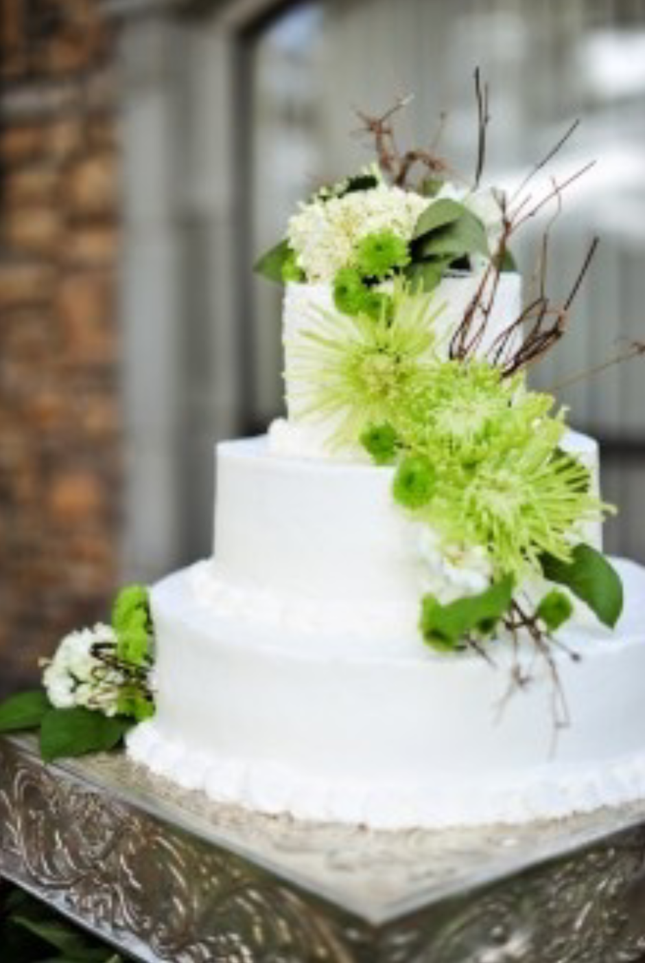 Свадебный торт в бело зеленом цвете
