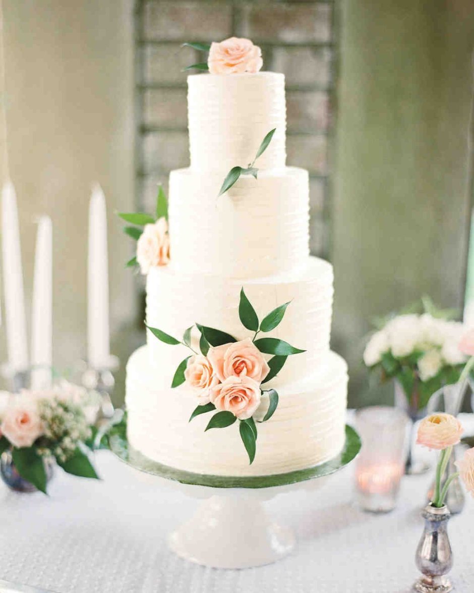 Свадебный торт бело персиковый
