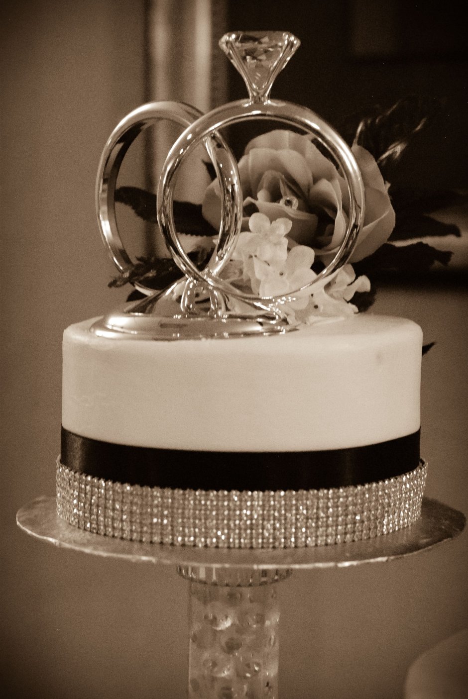 Свадебный торт с бриллиантами