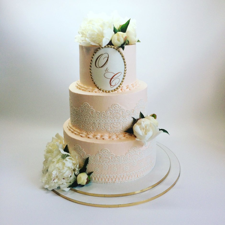 Нежный стильный свадебный торт