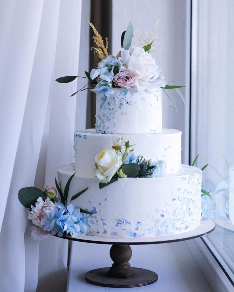 Свадебный торт в голубых тонах