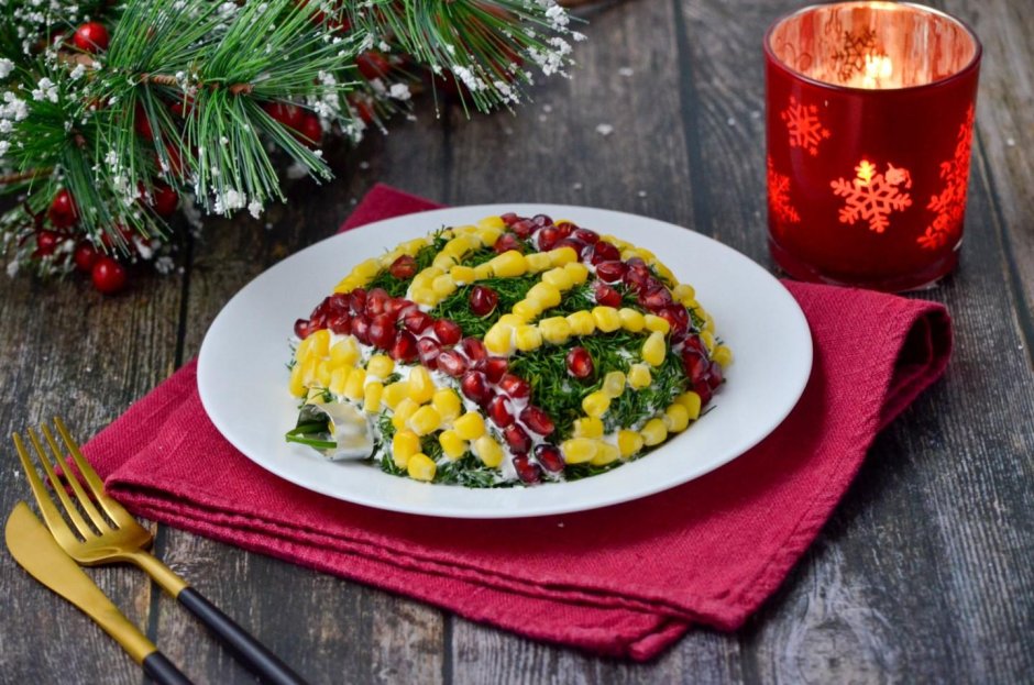 Новогодний салат с курицей и ананасами