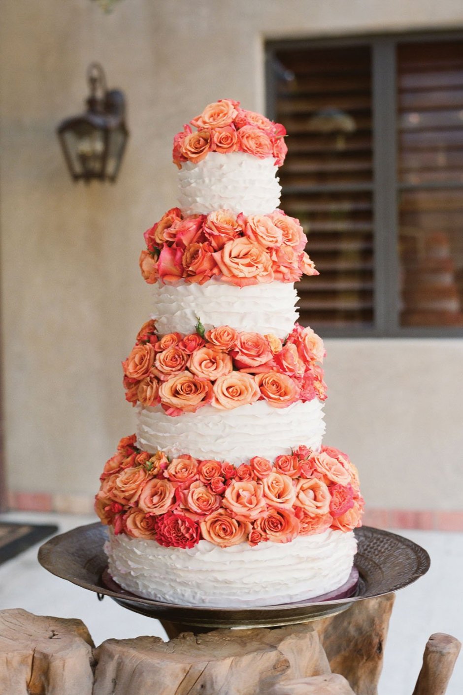 Свадебный торт с лепестками