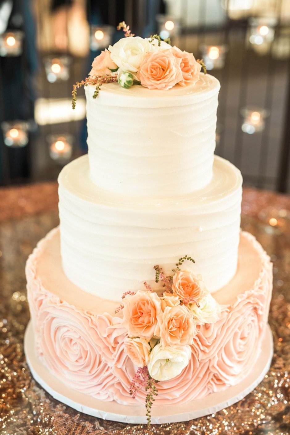 Свадебный торт персиковый