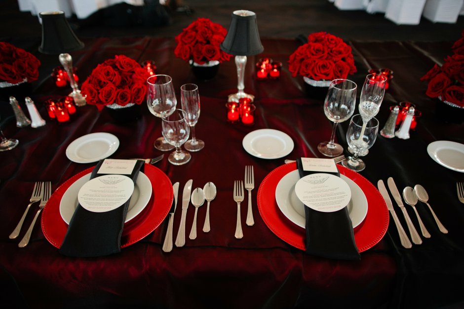 Украшение стола в Красном цвете