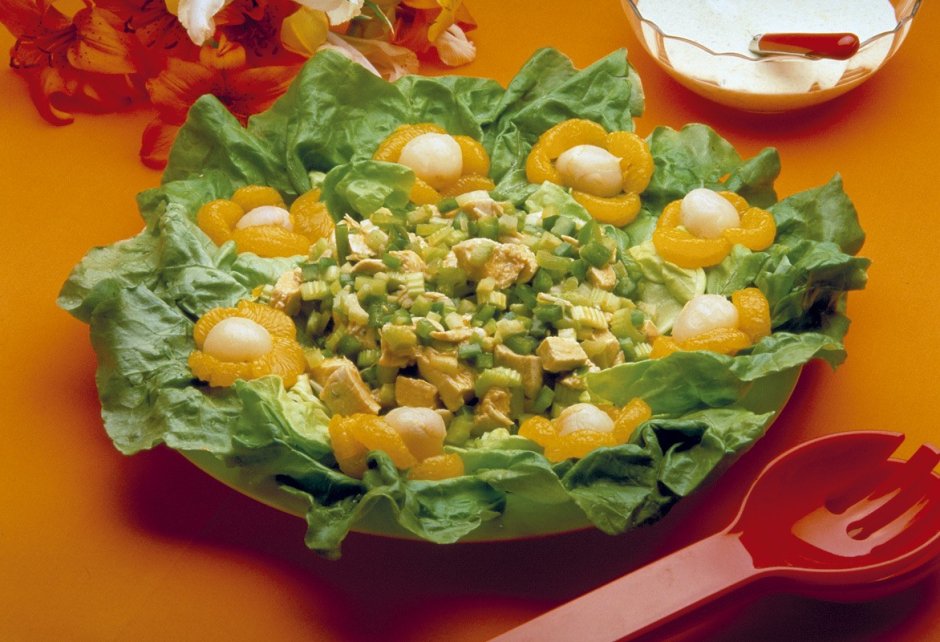 Салат из овощей на праздничный стол со сметаной