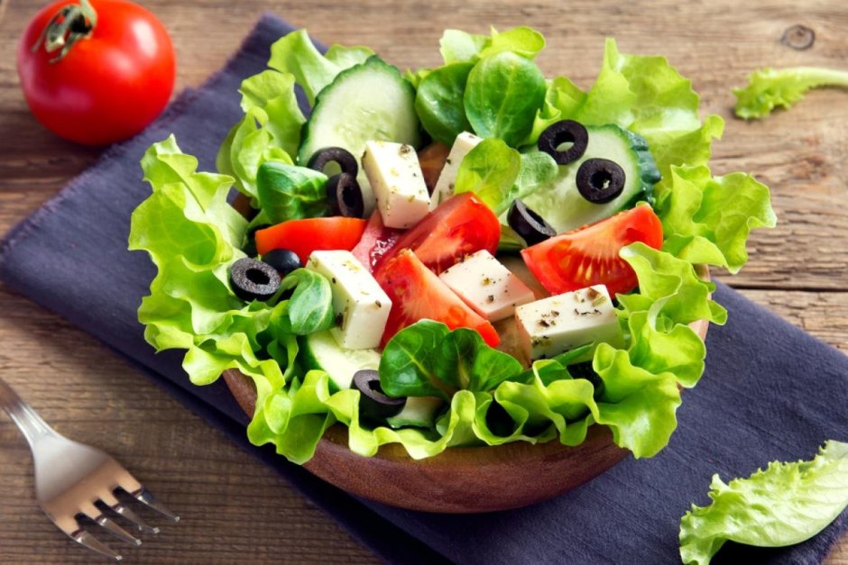 Греческий салат с брынзой по домашнему