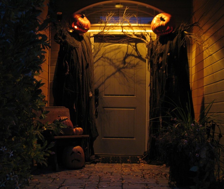 Дверь в стиле Хэллоуина