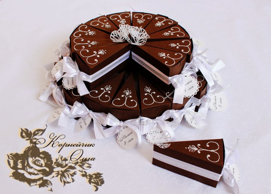 Торт из бумаги в коричневом цвете