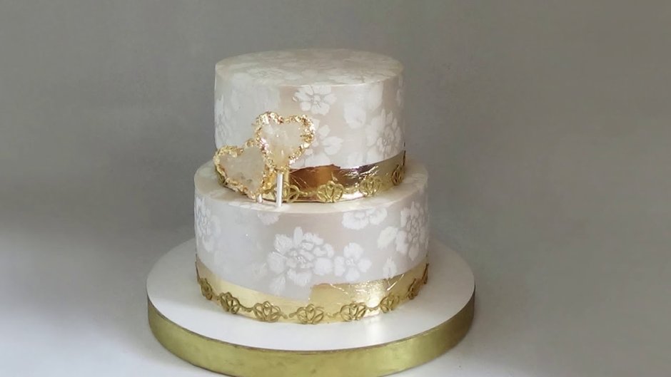 Свадебный торт с сусальным золотом