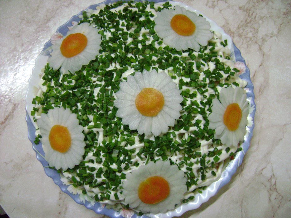 Цветы из яиц для украшения салатов