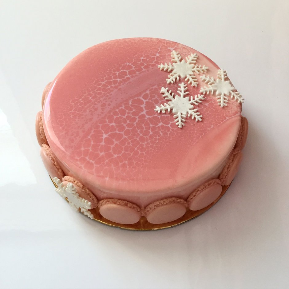 Торт розовый новогодний