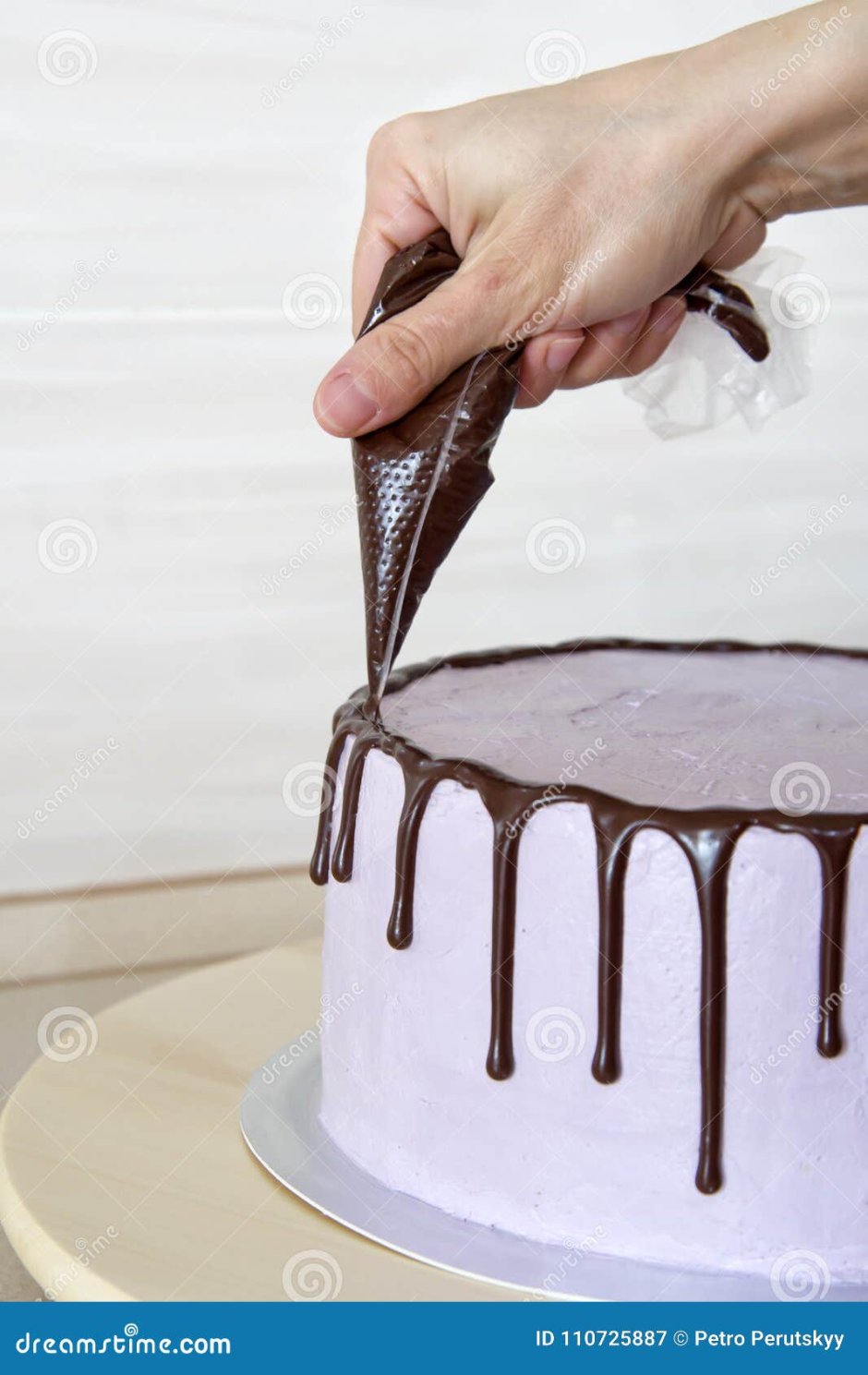 Торт забрызганный шоколадом