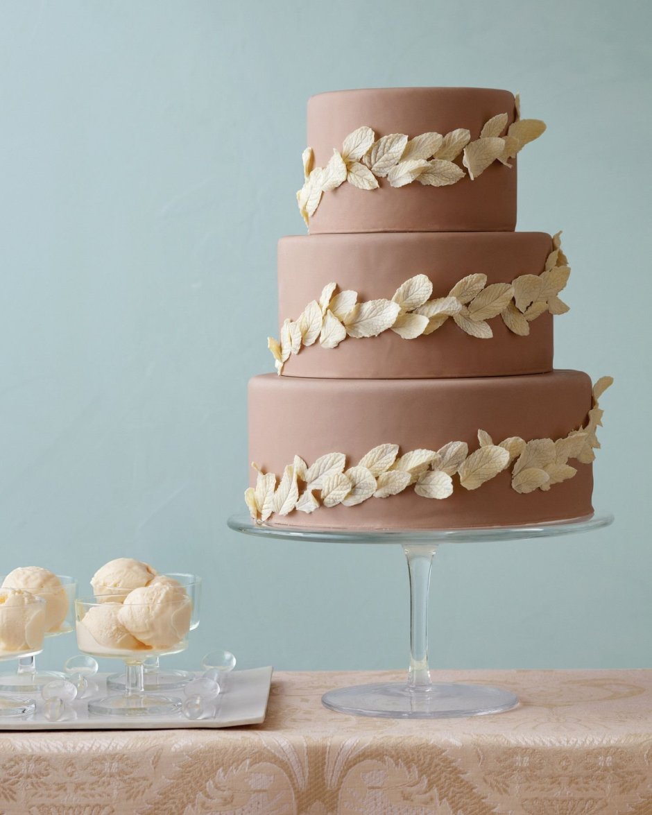 Свадебный торт в минималистическом стиле