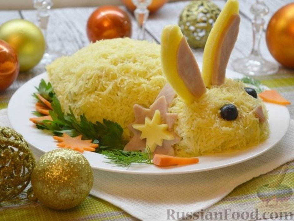 Салат в виде кролика с ветчиной и сыром