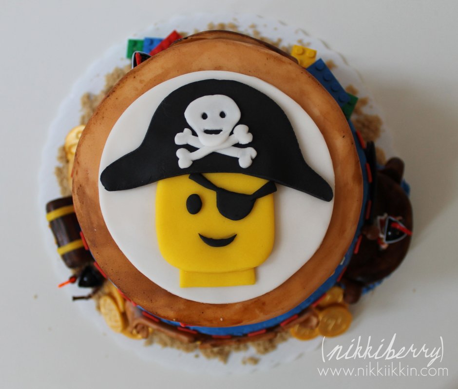 Торт лего пираты