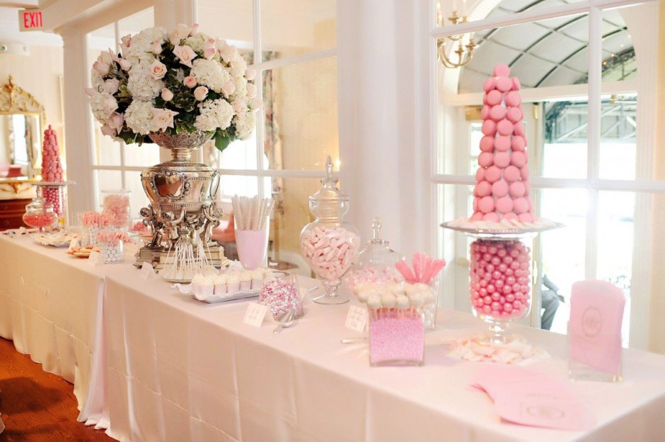 Свадебный фуршетный стол в розовом цвете