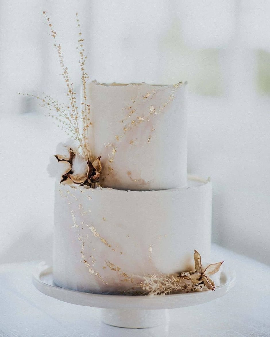 Свадебный торт с брызгами