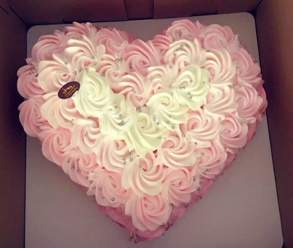 Украшение торта в форме сердца