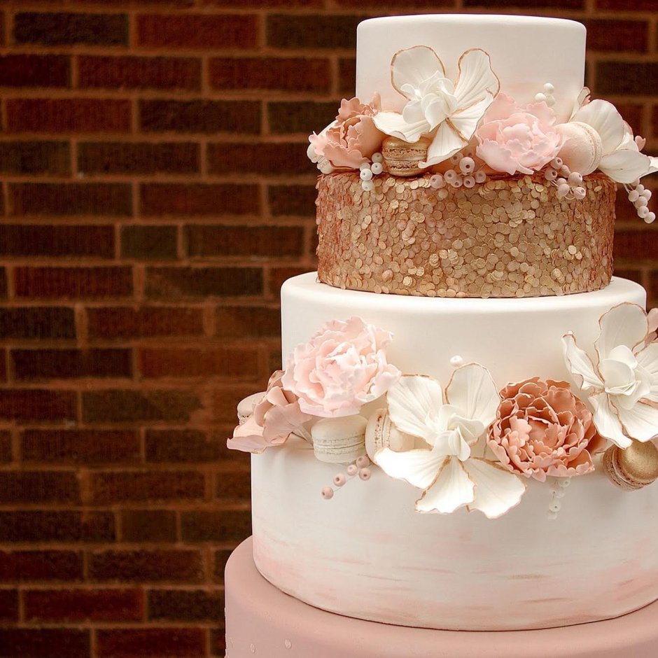 Свадебный торт в пудровом цвете