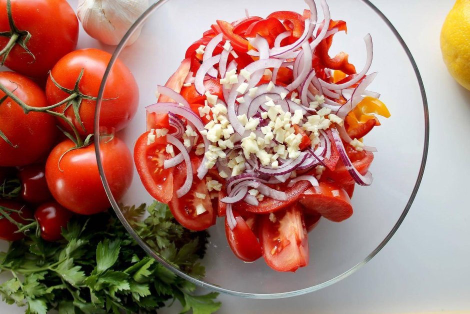 Турецкий салат из помидоров