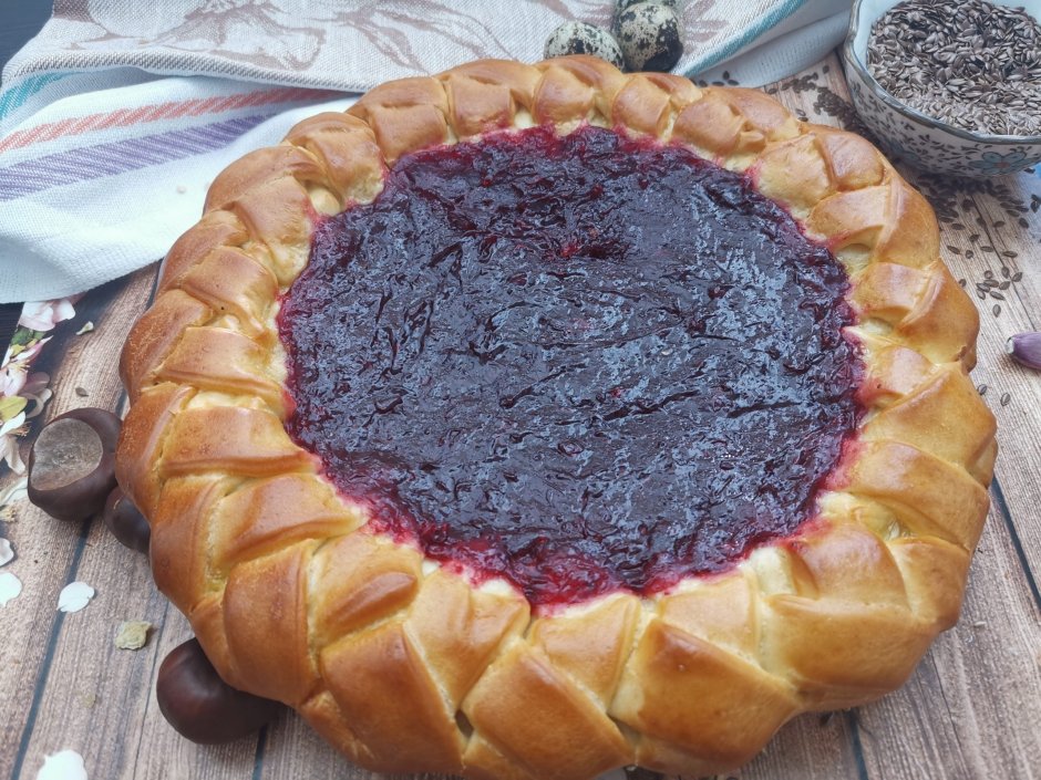 Пирог с ягодами из дрожжевого теста