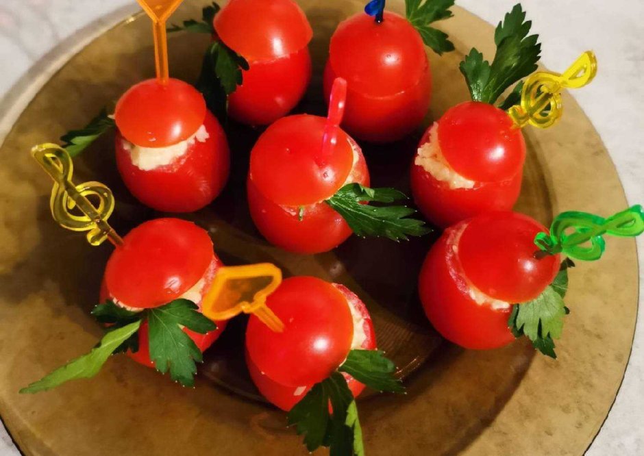 Фаршированные помидоры черри Капрезе