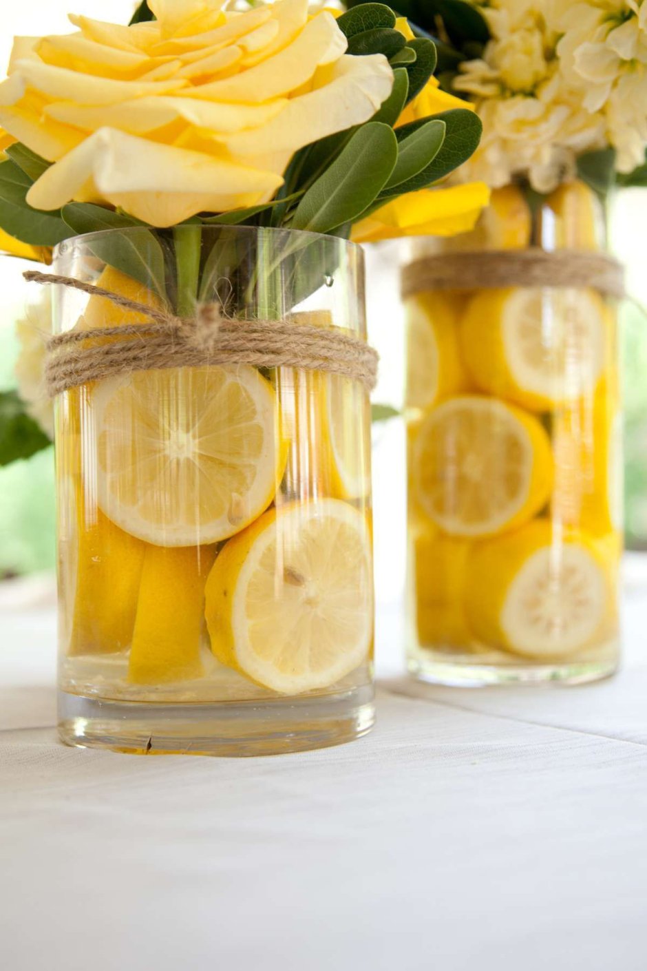 Ваза с лимонами