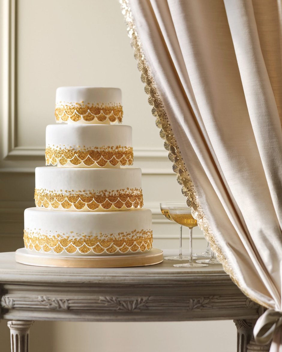 Свадебный торт в золотистом цвете