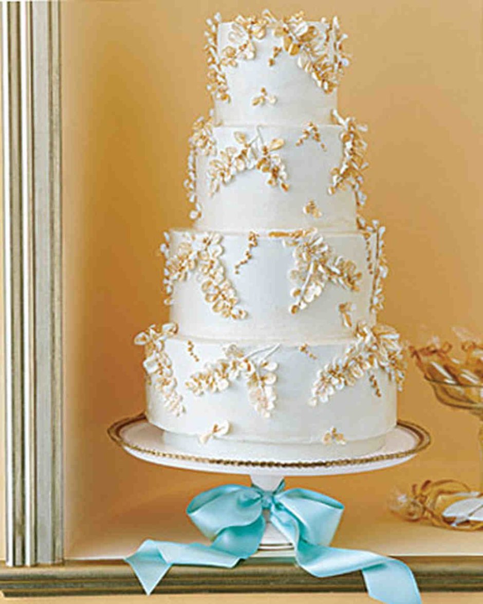 Торт в бело золотом стиле