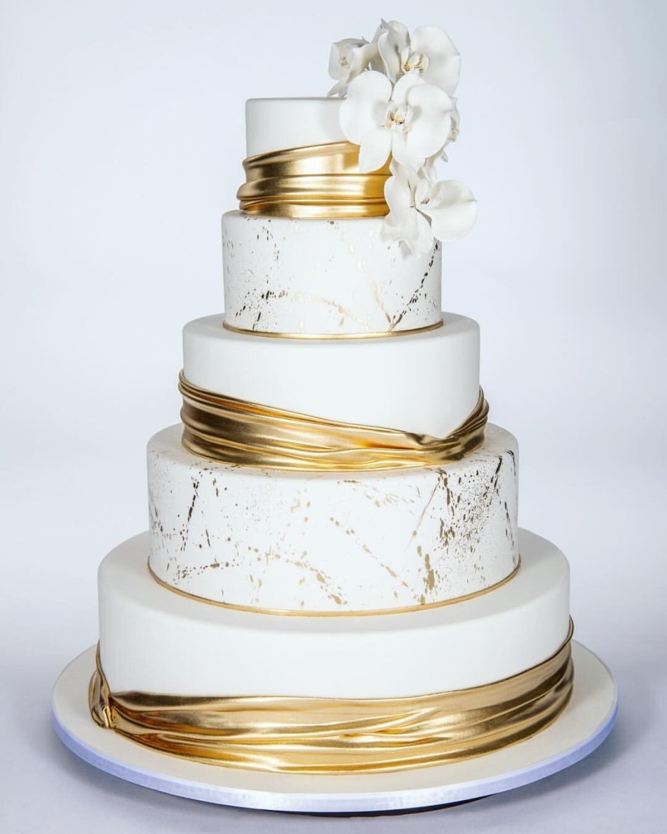 Торт бело золотой на свадьбу