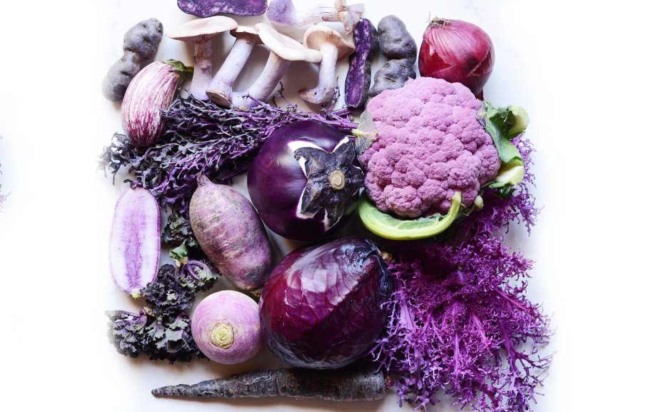 Фиолетовые продукты для цветной вечеринки