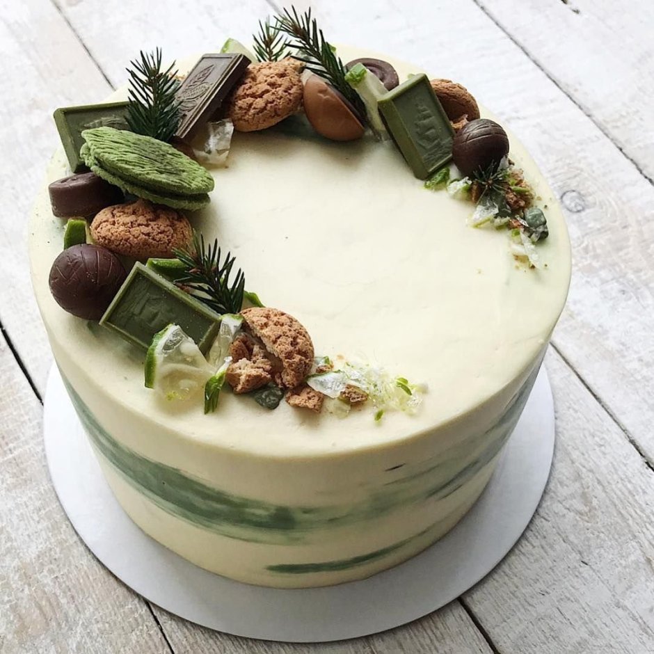 Торт украшенный зеленью
