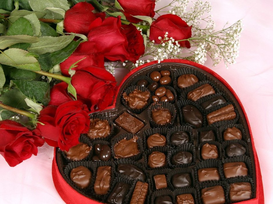 Шоколадные конфеты и цветы