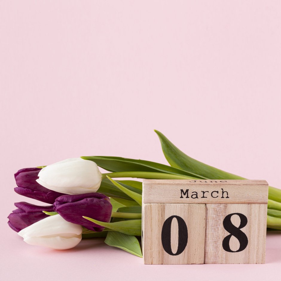 Стильная надпись 8 марта с тюльпанами