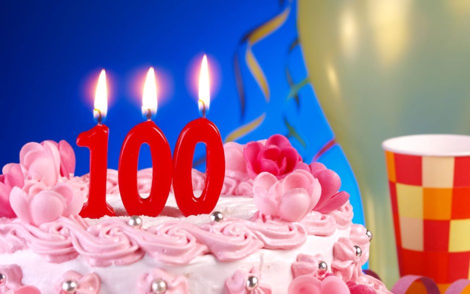 Торт со свечами 100 лет