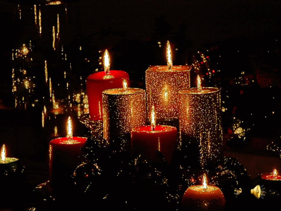 Горящие новогодние свечи