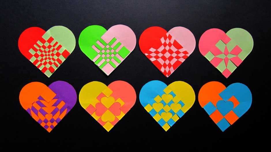 Плетеное сердечко из цветной бумаги