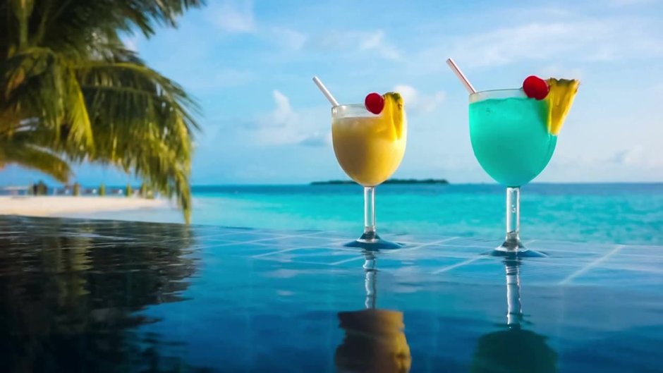 Мальдивы и коктейль на пляже